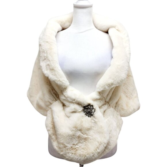 Vintage-Inspired Ivory Faux Fur Bridal Wrap With Rhinestone Brooch - Picture 2 of 12